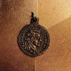 Vintage Unisex CAESAR AUGUSTUS/VIRGIN MARY/BABY JESUS  MEDAL